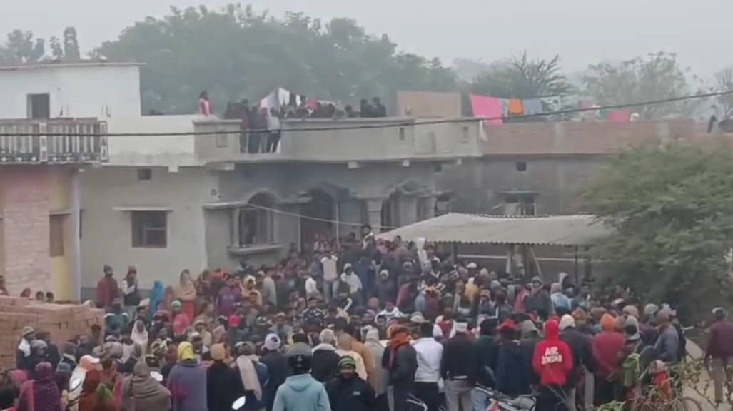 BREAKING: मुजफ्फरपुर में करंट लगने से एक ही परिवार के तीन लोगों की मौत,  पूरे गांव में पसरा मातम