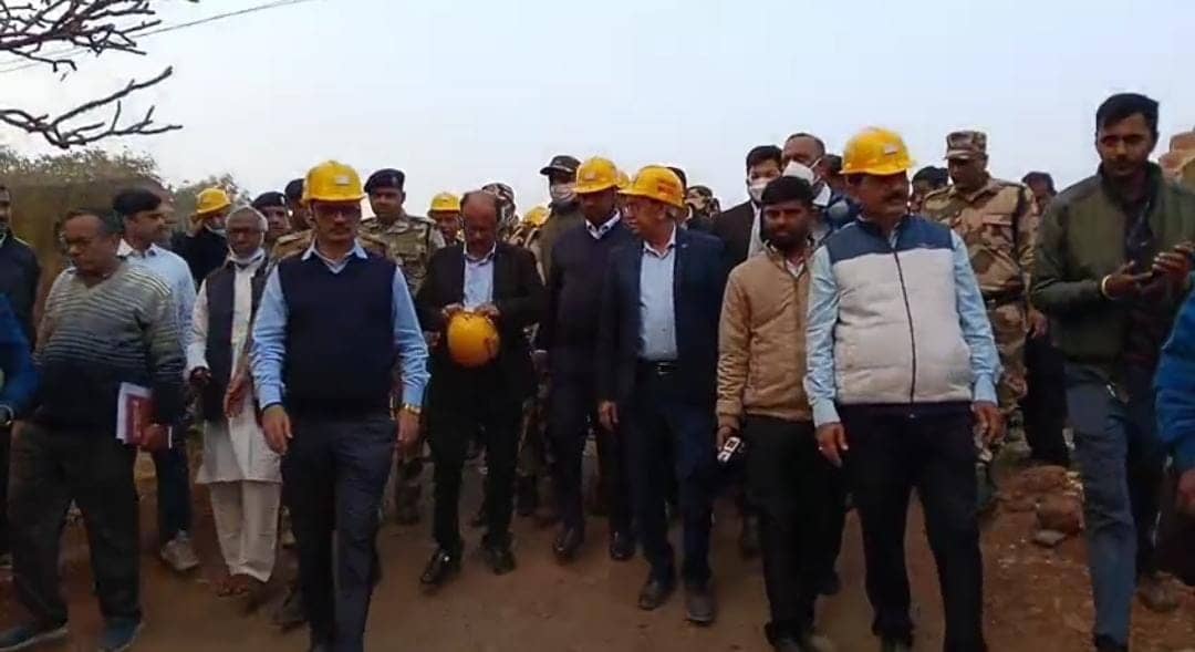 कोल इंडिया चेयरमैन का पहला धनबाद दौरा, केंदुआडीह में गैस रिसाव प्रभावित इलाकों का किया निरीक्षण