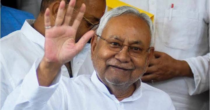 बिहार फतह के बाद सीएम नीतीश कुमार आज जाएँगे दिल्ली, पीएम मोदी और अमित शाह से मुलाकात संभव