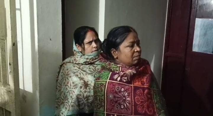 हे भगवान! ब्यूटी पार्लर से घर जा रही थी महिला तभी अपराधियों ने फेंक दिया एसीड, पढ़ें फिर क्या हुआ