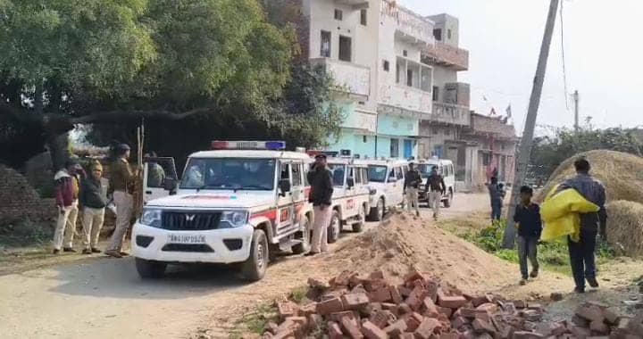 मामूली विवाद में भिड़ गए दो पक्ष फिर जमकर चले लाठी डंडे, पुलिस ने 14 लोगों को किया गिरफ़्तार 