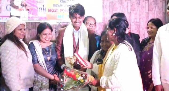 धनबाद के युवा कवि अंश सहाय को राष्ट्रीय स्तर पर मिली बड़ी उपलब्धि, 'मोस्ट पॉपुलर यूथ पोएट' अवॉर्ड से सम्मानित