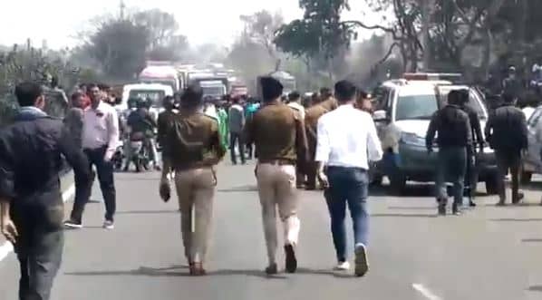 गोविंदपुर पुलिस के वसूली अभियान ने ली एक की जान! सड़क जाम