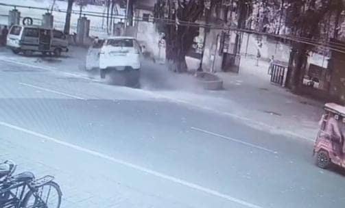 बाप रे ! रॉन्ग साइड कार ने साइकिल सवार को उड़ाया, CCTV में कैद हादसा, देखिए 9 सेकंड का खौफनाक मंजर 