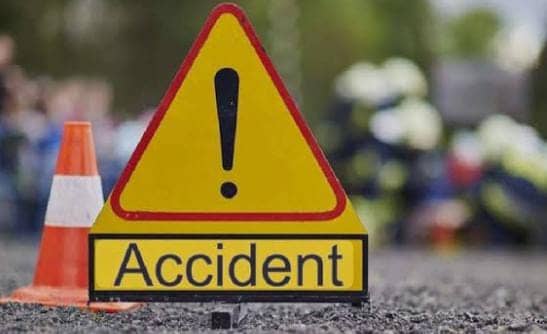 BREAKING:सरायकेला के बिरसा चौक पर हाईवा ने स्कूटी को मारी टक्कर पति-पत्नी गंभीर रूप से घायल