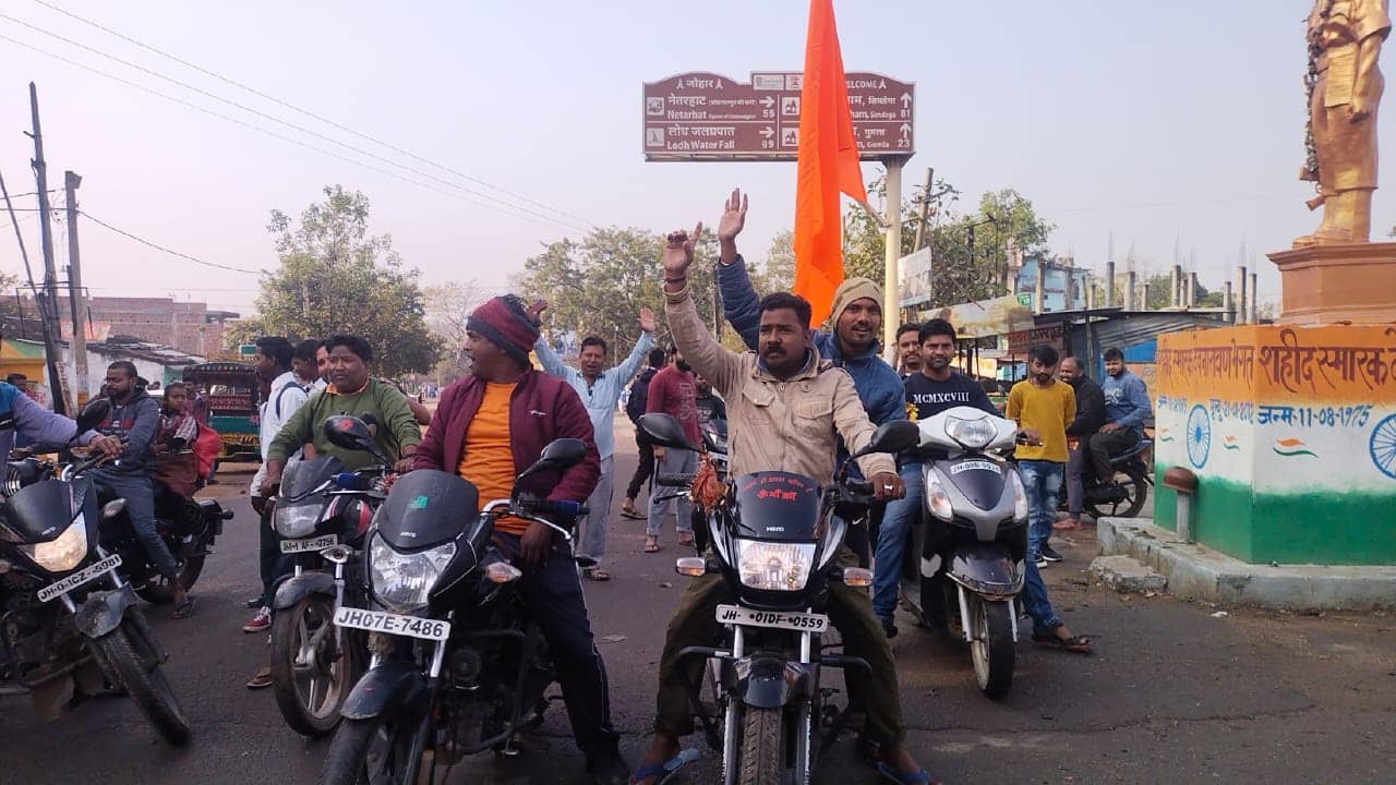 हर्षा और रुपेश हत्याकांड के मामले में बजरंग दल ने कराया गुमला के दुकानों को बंद