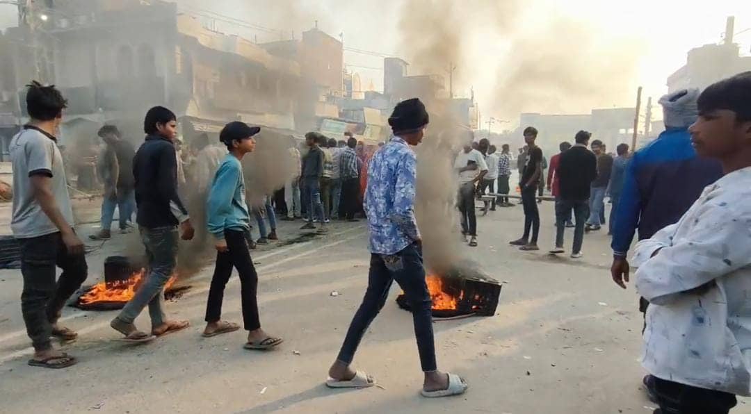 मोतिहारी में गैस लदी पिकअप की ठोकर से मासूम की दर्दनाक मौत,आक्रोशित परिजनों ने किया आगजनी और सड़क जाम