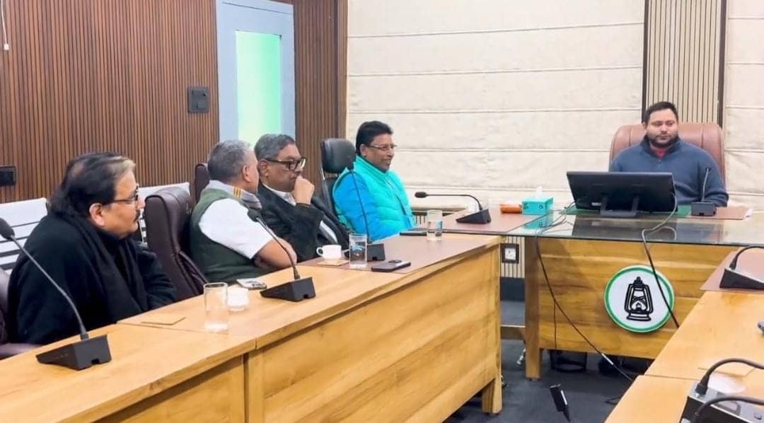 बिहार की राजनीति में बड़ा संकेत: आरजेडी में नेतृत्व परिवर्तन की तैयारी, तेजस्वी यादव की ‘ताजपोशी’ की अटकलें तेज