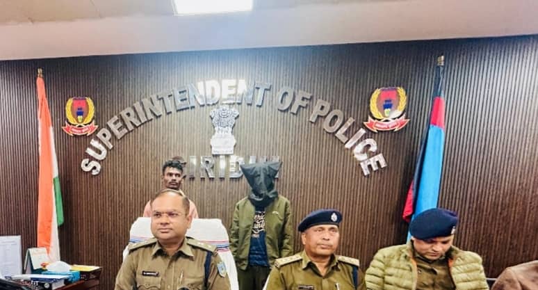 धनवार में पुलिस की बड़ी कार्रवाई! एक करोड़ के चांदी के जेवरात और स्विफ्ट डिजायर कार के साथ युवक गिरफ्तार