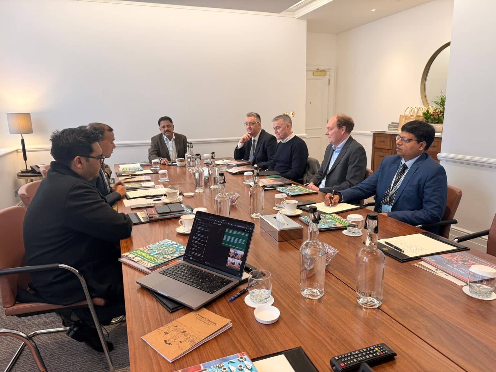 Davos Summit 2026 : झारखण्ड की विरासत को अब विश्व में मिलेगी पहचान,लंदन में मंत्री ने की बैठक