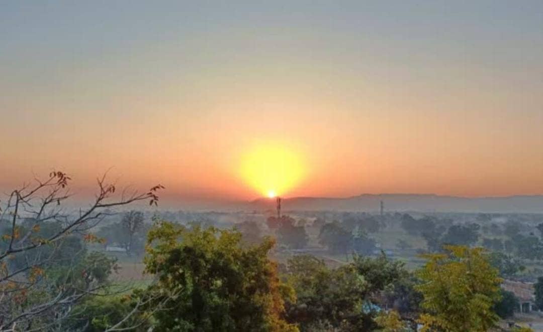 Weather Alert: झारखंड में ठंड का असर कम होते ही सड़क पर लौटी रौनक, पढ़ें कब तक होगी सर्दी की विदाई