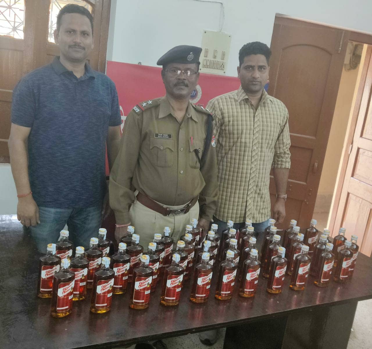 धनबाद पटना इंटरसिटी ट्रेन से विदेशी शराब बरामद