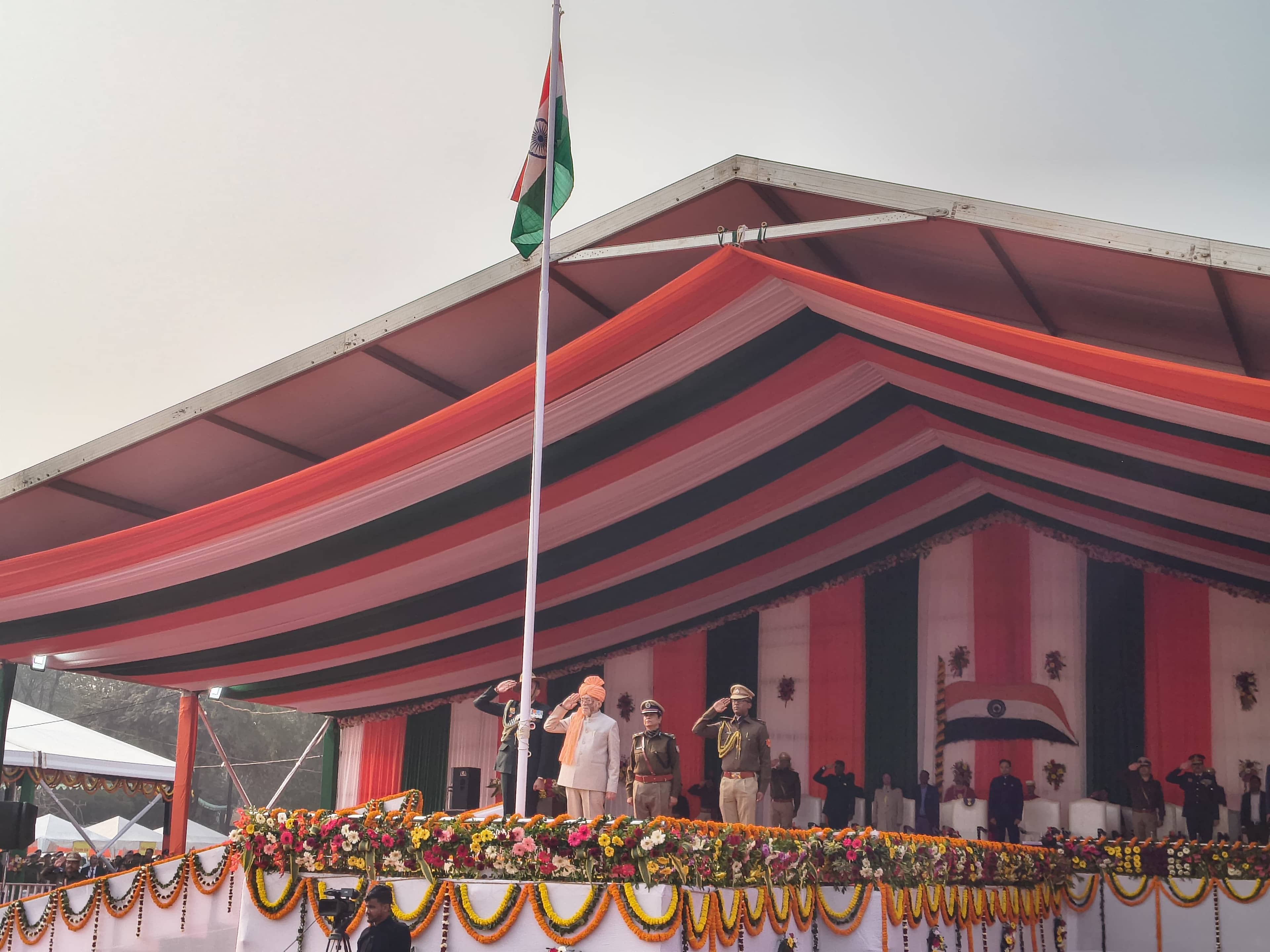 Republic Day 2026: राज्यपाल संतोष गंगवार ने मोरहाबादी मैदान में किया झंडोत्तोलन, कहा राज्य विकास के पथ पर आगे बढ़ रहा