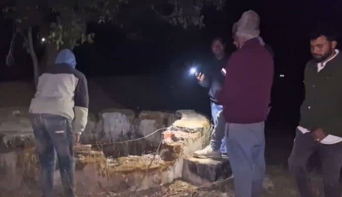 कुएं में चापानल की मरम्मत बनी मौत का जाल! ढलाई की छत गिरी, एक कारीगर की मौत, तीन घायल