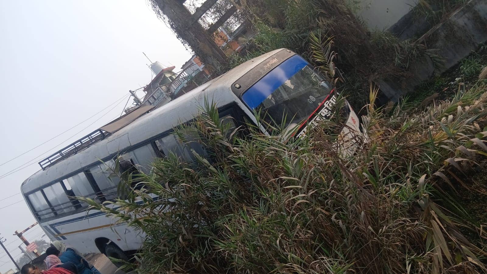 बड़ी खबर: डीएवी स्कूल की बस दुर्घटनाग्रस्त, बाल-बाल बचे स्कूली बच्चे 