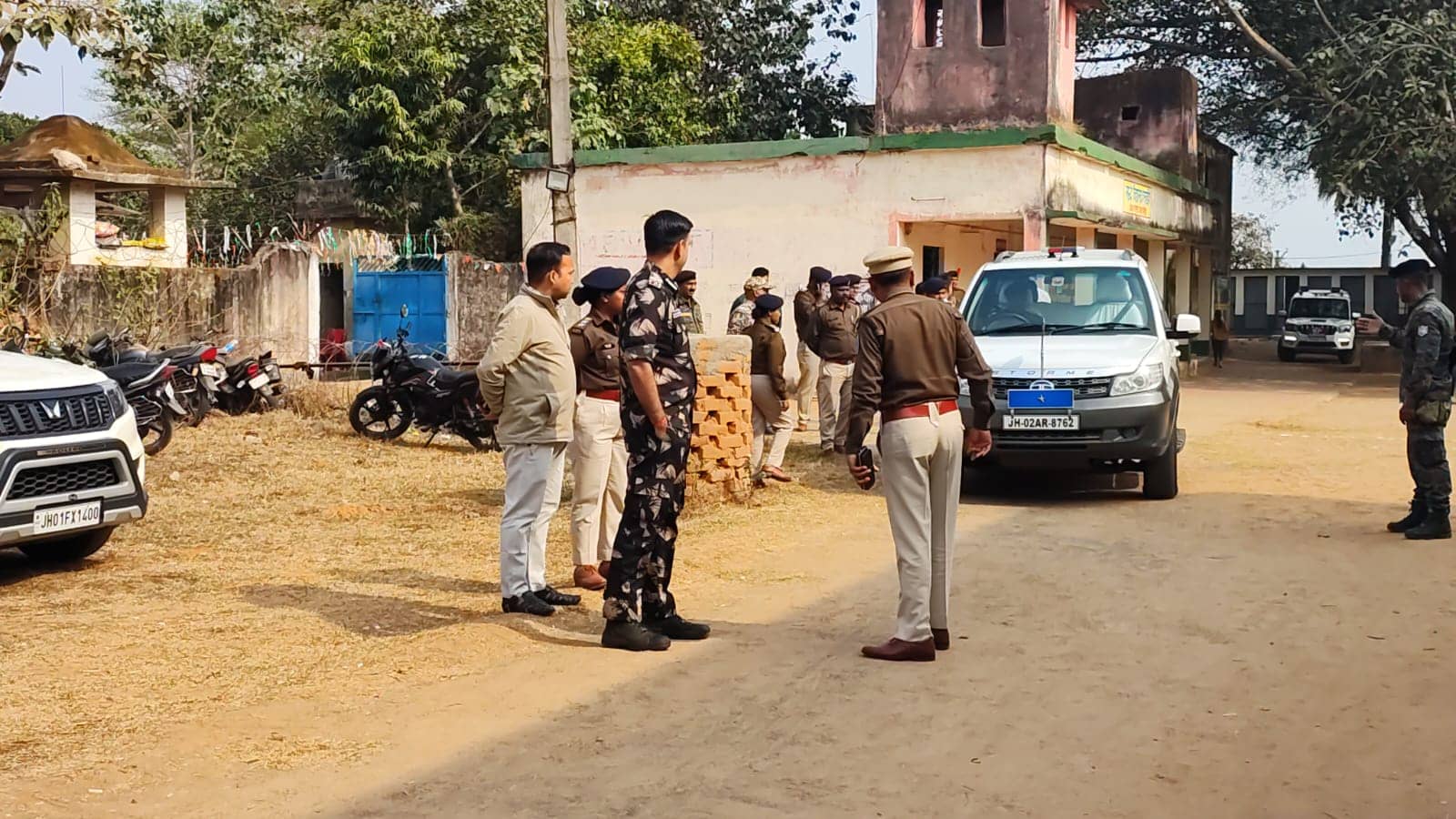 गिरिडीह: नाबालिग के साथ सामूहिक दुष्कर्म मामले में डीआईजी ने लिया संज्ञान, हरलाडीह पहुंचकर की कार्रवाई की समीक्षा