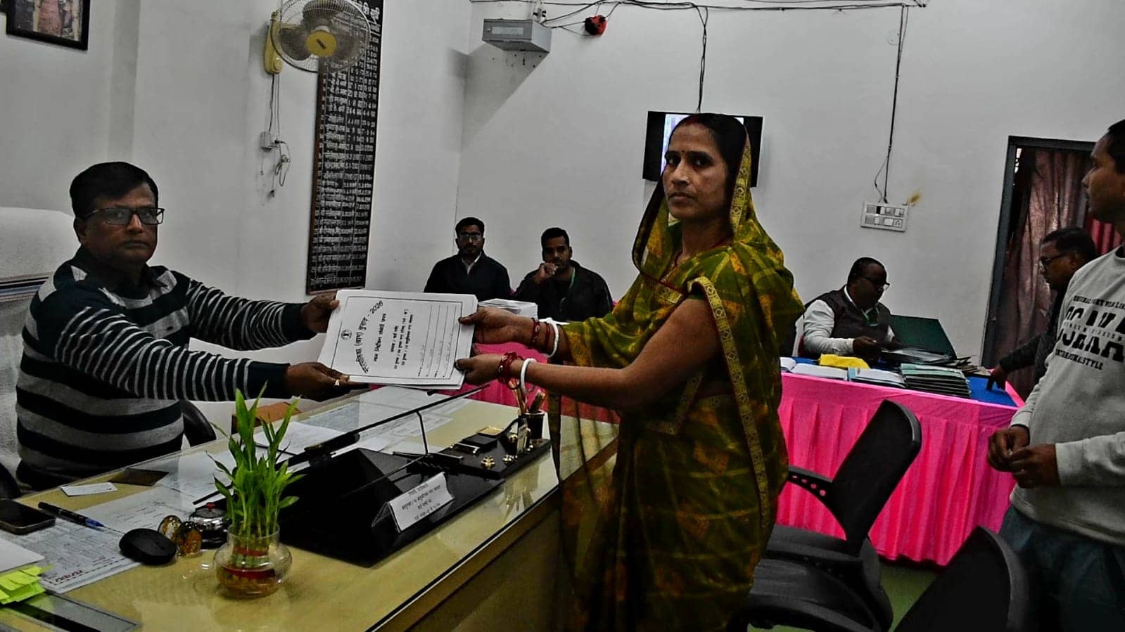 नगर की सरकार : बासुकीनाथ के एक वार्ड से पति पत्नी आमने सामने