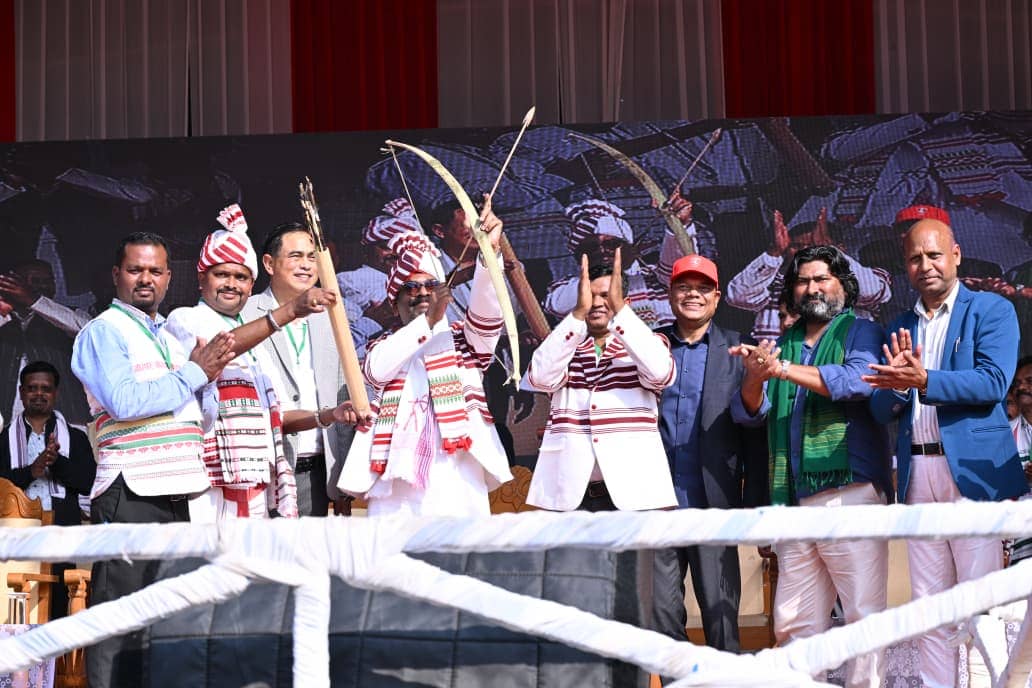 मिशन असम पर हेमंत! आदिवासी महासभा में उमड़ी भीड़,तीर धनुष के साथ भरा हुंकार,लड़ेंगे विधानसभा का चुनाव