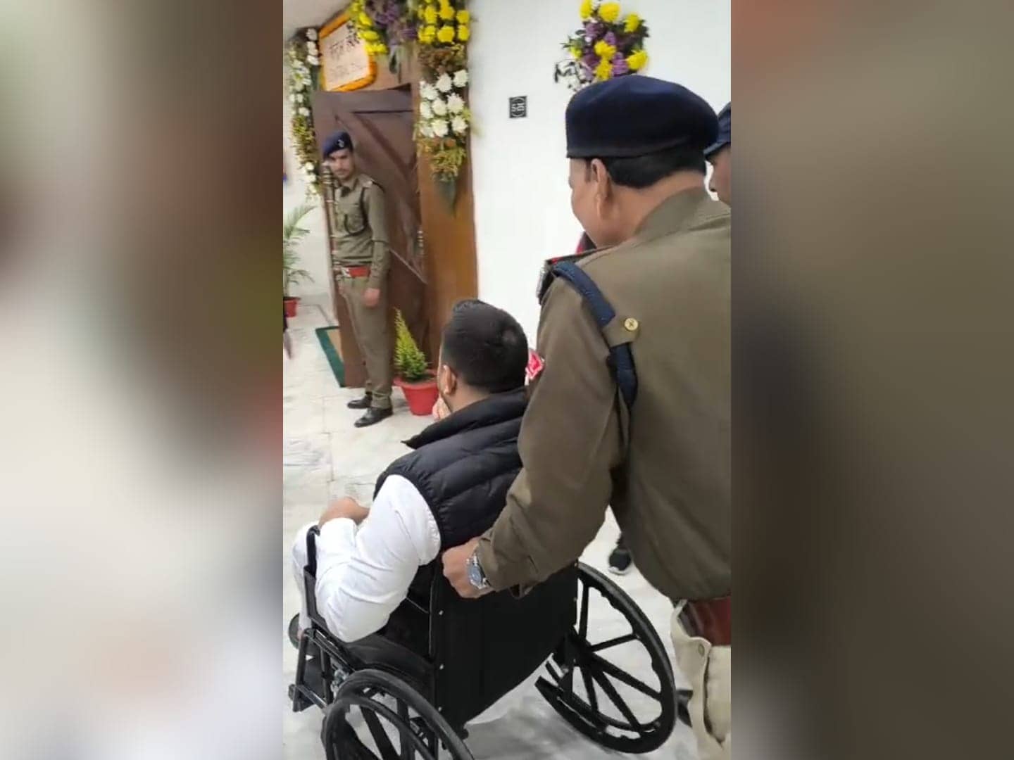 आखिर व्हील चेयर पर बैठकर बजट सत्र में क्यों पहुंचे नेता प्रतिपक्ष तेजस्वी यादव,  राज्यपाल के अभिभाषण पर भी उठाया सवाल