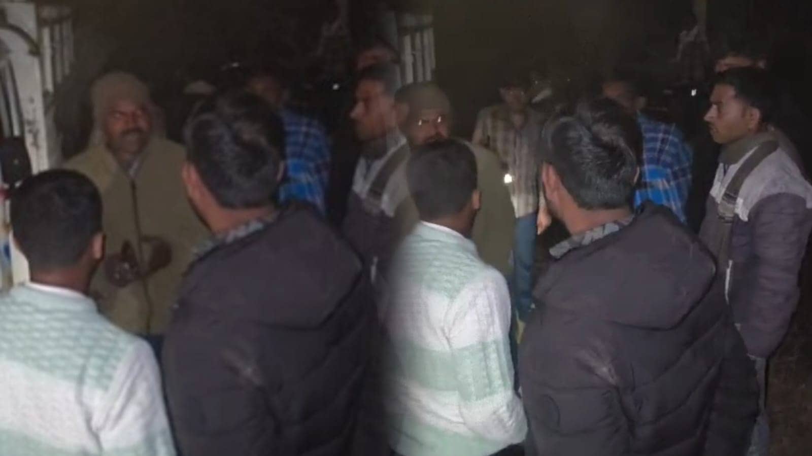 गढ़वा में बढ़ा अपराधियों का तांडव, पशु तस्करी रोकने पर कुख्यात अपराधी ने ग्रामीणों पर तान दी पिस्टल