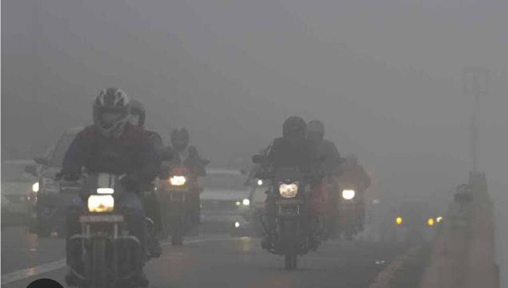 Weather Alert:फिर चार डिग्री गिरा झारखंड का पारा, सुबह-शाम की ठंड से साल स्वेटर ओढ़ने को मजबूर हुए लोग