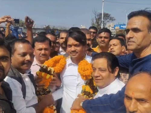 Big Update :भाजपा के पूर्व विधायक संजीव सिंह रहेंगे चुनावी मैदान में,केवल नीलम मिश्रा ने लिया नाम वापस!