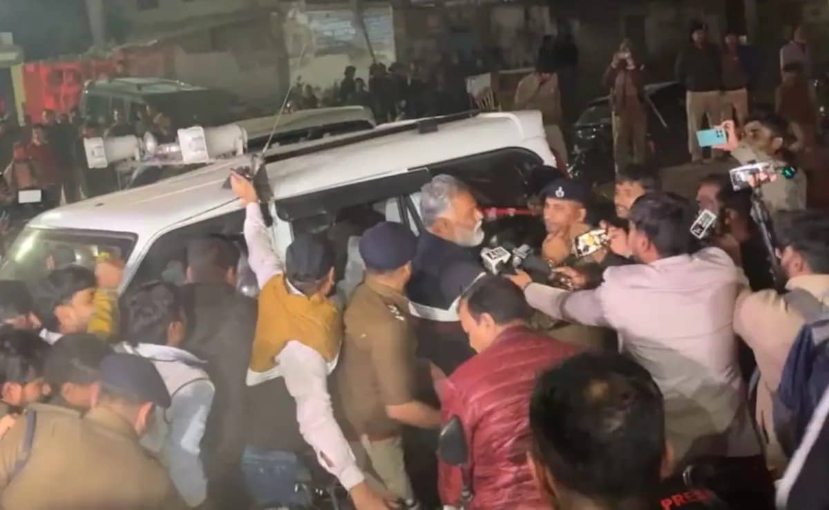 बिहार : गिरफ्तार सांसद पप्पू यादव भेजे गए न्यायिक हिरासत में,राहुल गाँधी -प्रियंका गांधी ने क्यों साजिश बताया!