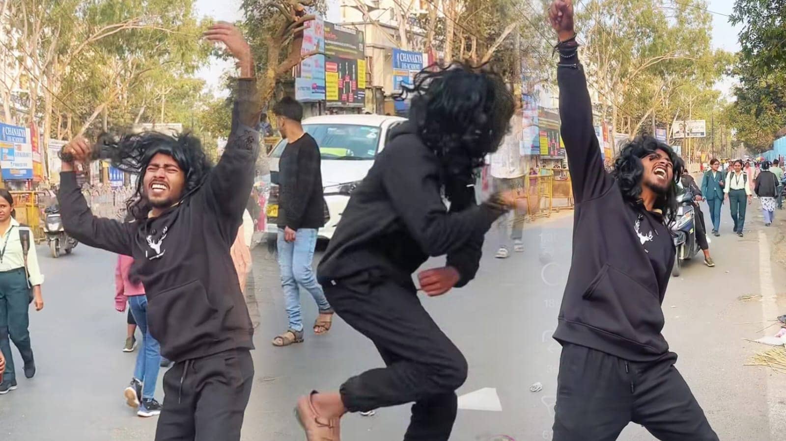 'टूट जाई राजा जी...' कॉलेज की लड़कियों के सामने सड़क पर अश्लील गाने, आखिर कहां सोई है पुलिस .....