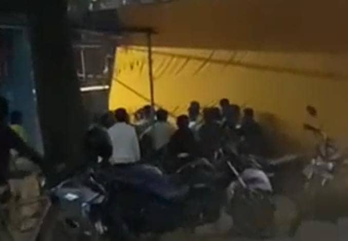 निकाय चुनाव : भाजपा नें जिसे समर्थन दिया, कार्यालय में घुसकर उस उम्मीदवार की पिटाई, वीडियो वायरल