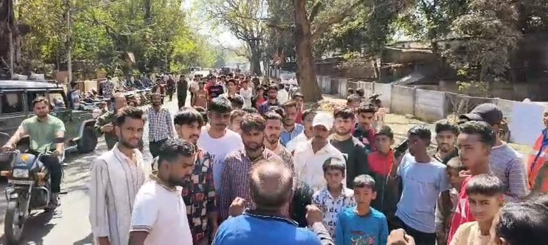 जमशेदपुर:कन्हैया यादव हत्याकांड ने पकड़ा तूल, विरोध में सड़क जाम