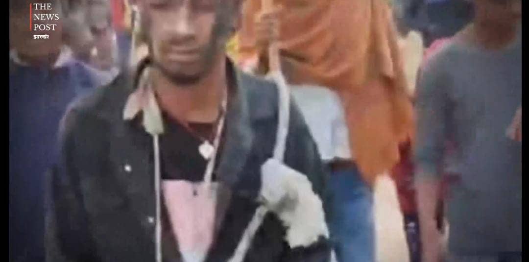 पहले मुंडवाया सिर फिर गले में पहना दी जूतों की माला, देखिए मानवता को शर्मसार करने वाला वीडियो