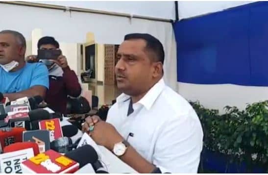 देवघर मंदिर विवाद : "मंदिरों में बंद होना चाहिए वीआईपी कल्चर"