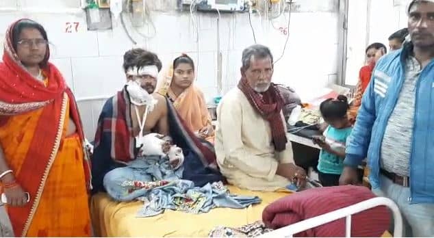 दिनदहाड़े अपराधियों का तांडव, सड़क पर सरेआम दौड़ा-दौड़ा कर एक शख्स को धारदार हथियार से काट डाला