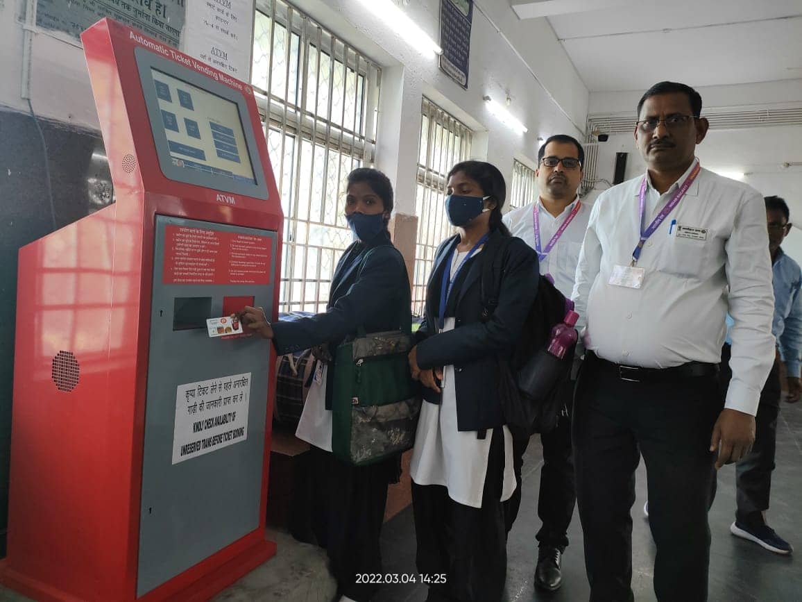 रेलवे ने शुरू की नई सुविधा, अब यात्री क्यूआर कोड से खुद बना सकेंगे अपनी टिकट