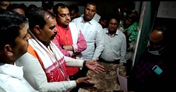 मेदनीराय मेडिकल कॉलेज बना दलालों का अड्डा, हालात देख भड़के उपमहापौर मंगल सिंह