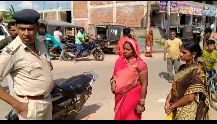 लुटेरों ने चतरा पुलिस को दी खुली चुनौती, दिनदहाडे़ महिला से दो लाख की लूट