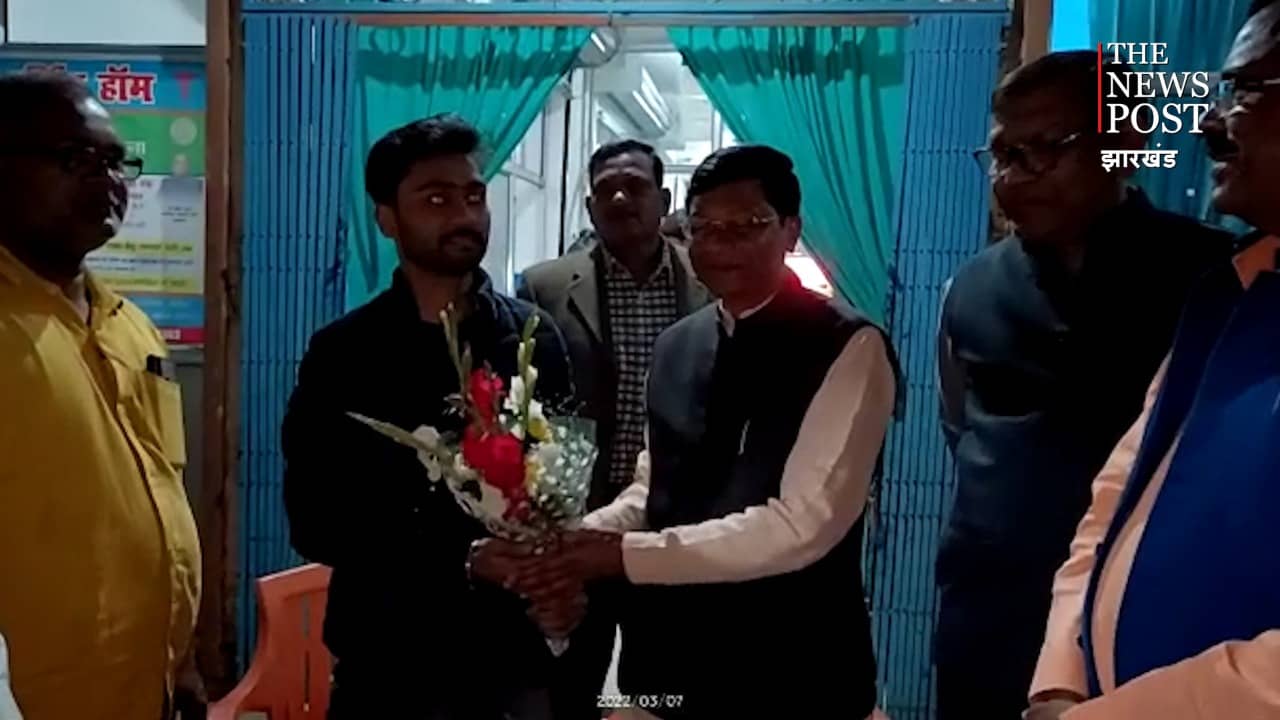 यूक्रेन से लौटे छात्रों से मिले सांसद सुदर्शन भगत, कहा सरकार ने भारतीय बच्चों को सुरक्षित वापस लाने में किया सराहनीय काम