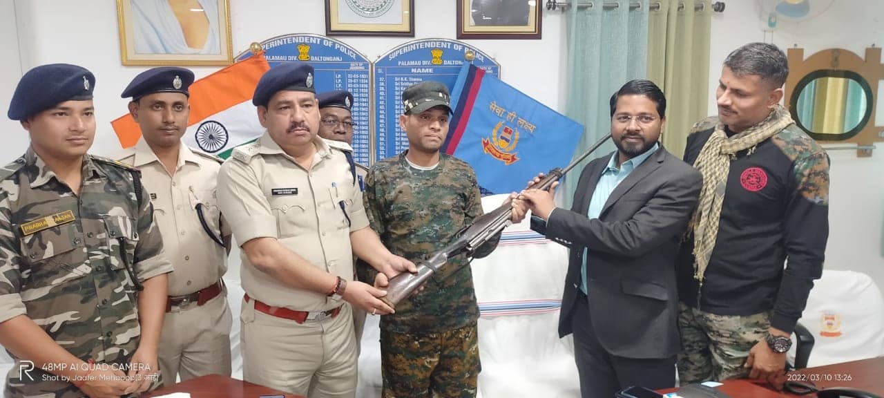 TSPC संगठन के कुख्यात नक्सली अभय यादव ने किया सरेंडर, अलग-अलग थानों में कई मामले थे दर्ज