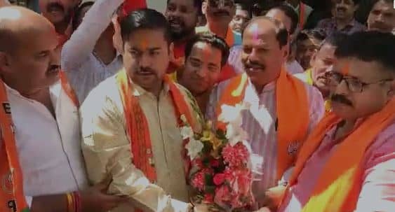 भाजपाइयों की आज ही मन रही होली, जमशेदपुर में भी उड़े अबीर-गुलाल