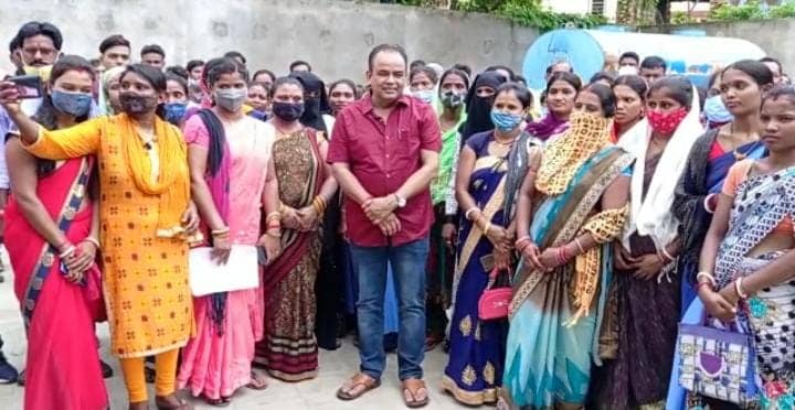 जामताड़ा में दस महीनें से नहीं मिल रहा जलसाहियों को मानदेय, कांग्रेस विधायक को सौंपा  मांग पत्र