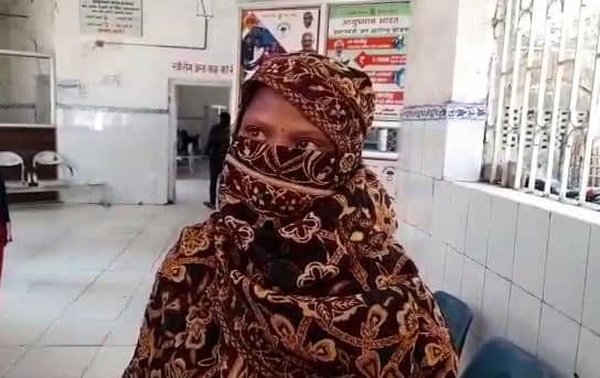 किताब देने के बहाने नाबालिग को घर लाकर मां के सामने ही किया रेप !