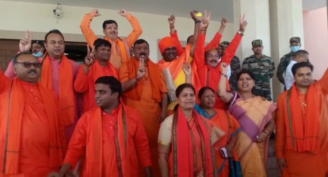 झारखंड विधानसभा बजट सत्र :  भगवा पहन कर आए भाजपाई,  गूंजा जय श्री राम का नारा