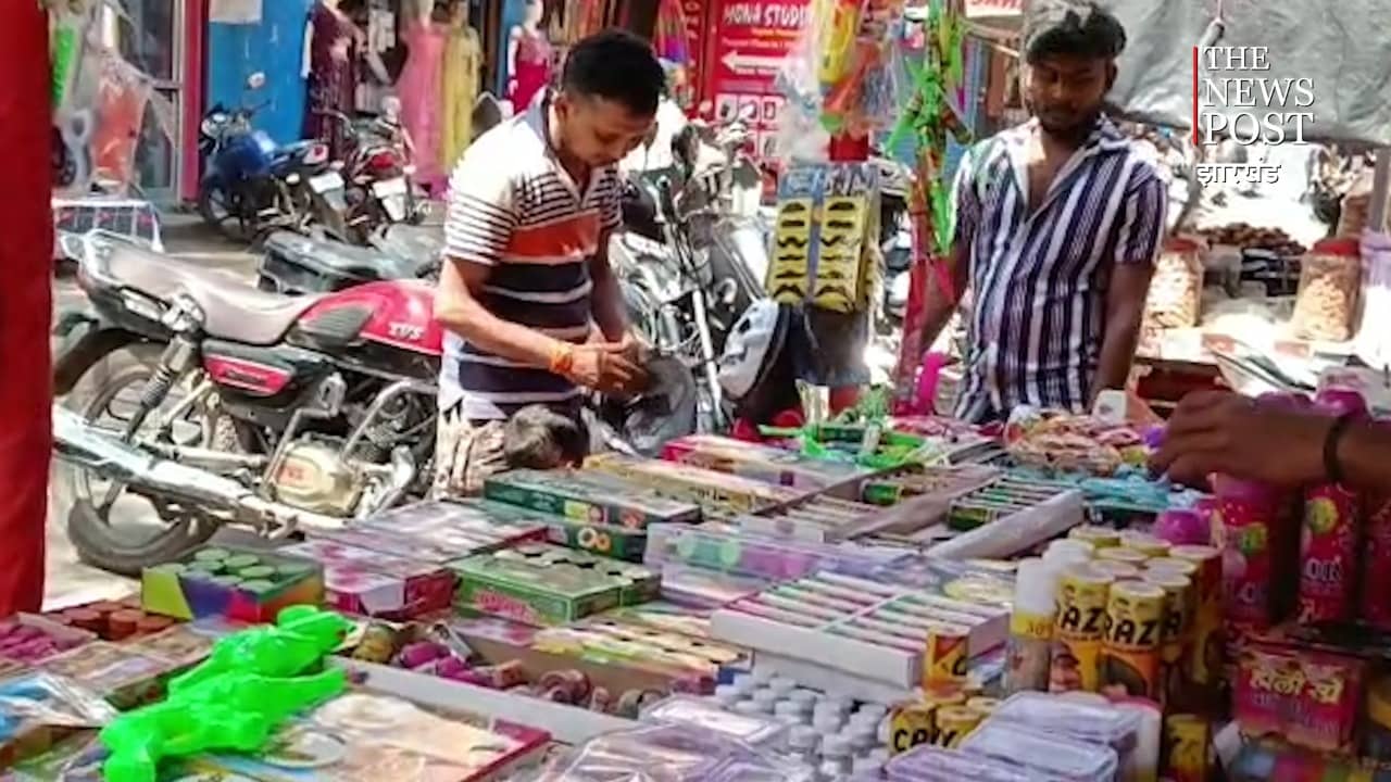 दो साल बाद होली में सजा रंगों और पिचकारियों का बाजार, ग्राहक और दुकानदार के चेहरे पर लौटी मुस्कान
