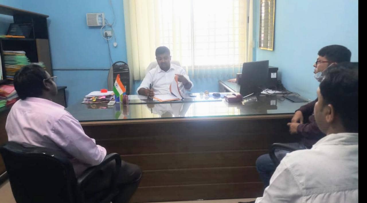 श्रमायुक्त कार्यालय में होटल मालिक और उसके 3 कर्मचारियों के बीच समझौता, तीनों कर्मियों मिला 1.87 लाख रुपए बकाया 