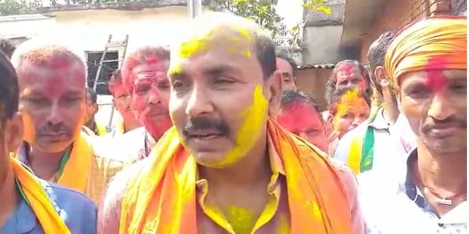 होली मिलन समारोह में  शामिल हुए विधायक, झाल बजा कर गाया फाग गीत