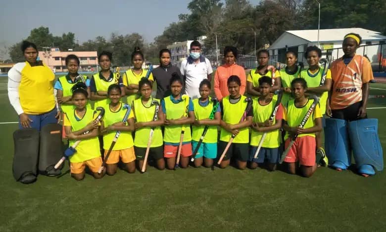 झारखंड की टीम 12 वीं राष्ट्रीय जूनियर हॉकी प्रतियोगिता के लिए रवाना, टीम के नेतृत्व की जिम्मेदारी दिप्ती कुल्लू को