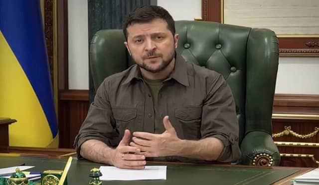 युद्ध का 25वां दिन :  जेलेंस्की ने रूस से जुड़े दलों को किया निलंबित