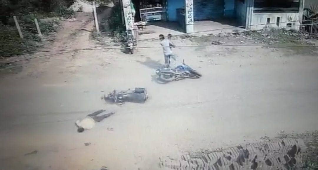 धनबाद :  बिना हेलमेट के थे दोनों सवार, आमने -सामने टकरा गई बाइक, हुआ यह हाल 