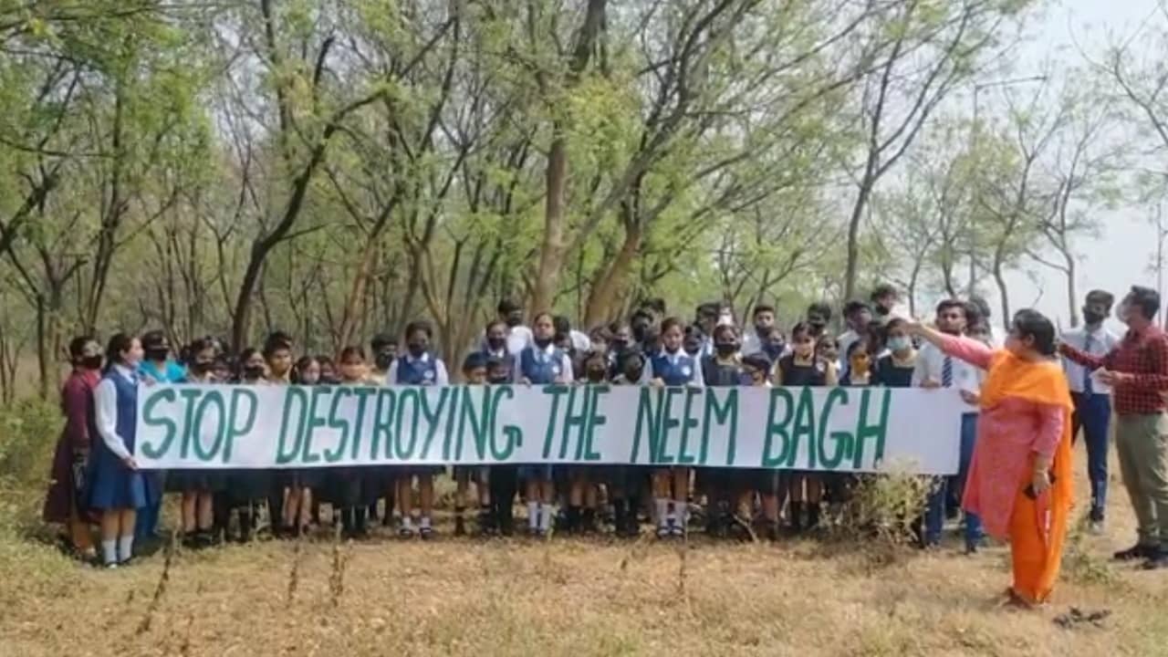 जल दिवस आज :  बच्चों ने नीम बाग नष्ट कर रहे असामाजिक तत्वों/नशेड़ियों के खिलाफ की गांधीगिरी