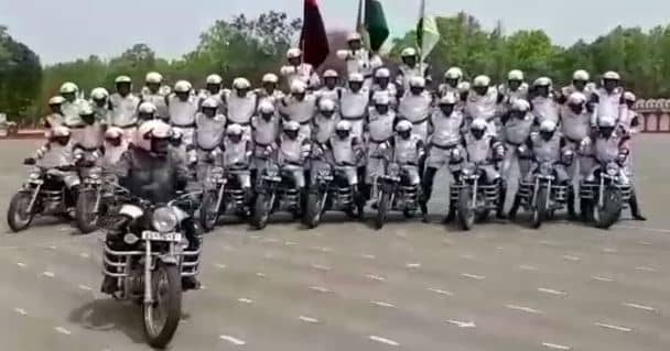 बीएसएफ की धुन पर हर मन में लहराया तिरंगा, देश सेवा के लिए जवानों ने ली शपथ